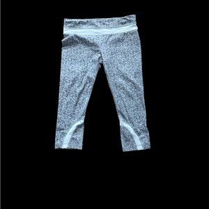 Lululemon Run Inspire Crop – Size 10 – Petite Fleur Floral Pattern 🌸